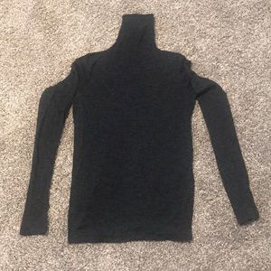 Lightweight “Vince Favorite Turtleneck” in gray